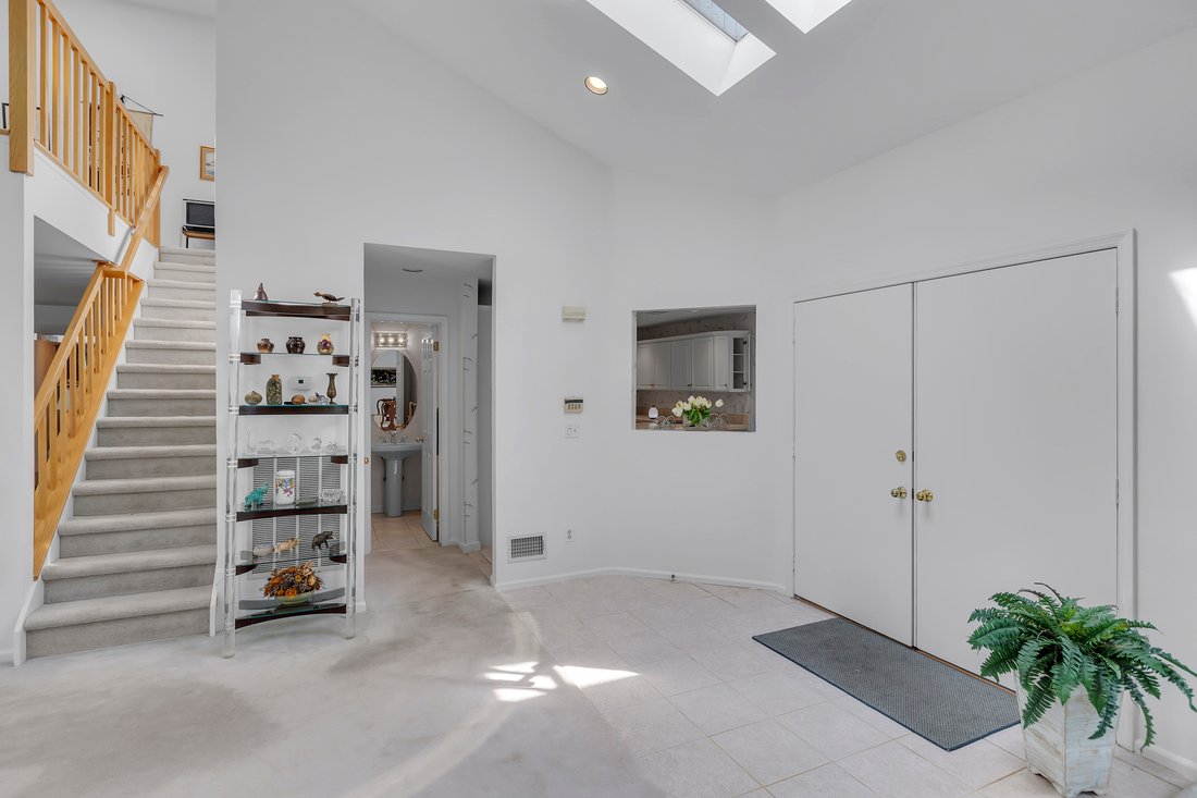 Condo in Northport, New York, United States 2 - 17930116