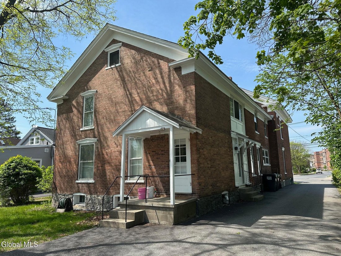 Glens Falls, New York, United States 5 - 17951428