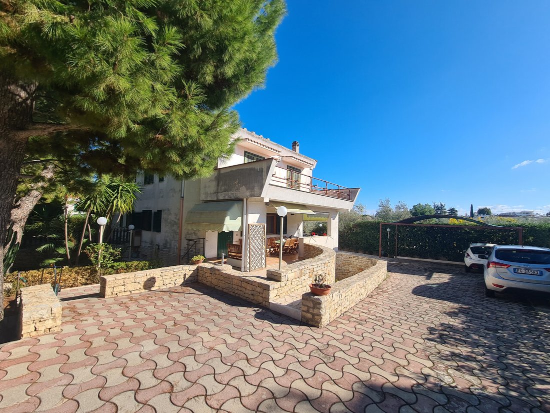 Villa in Historic Center, Bisceglie, Apulia 1 - 17954698