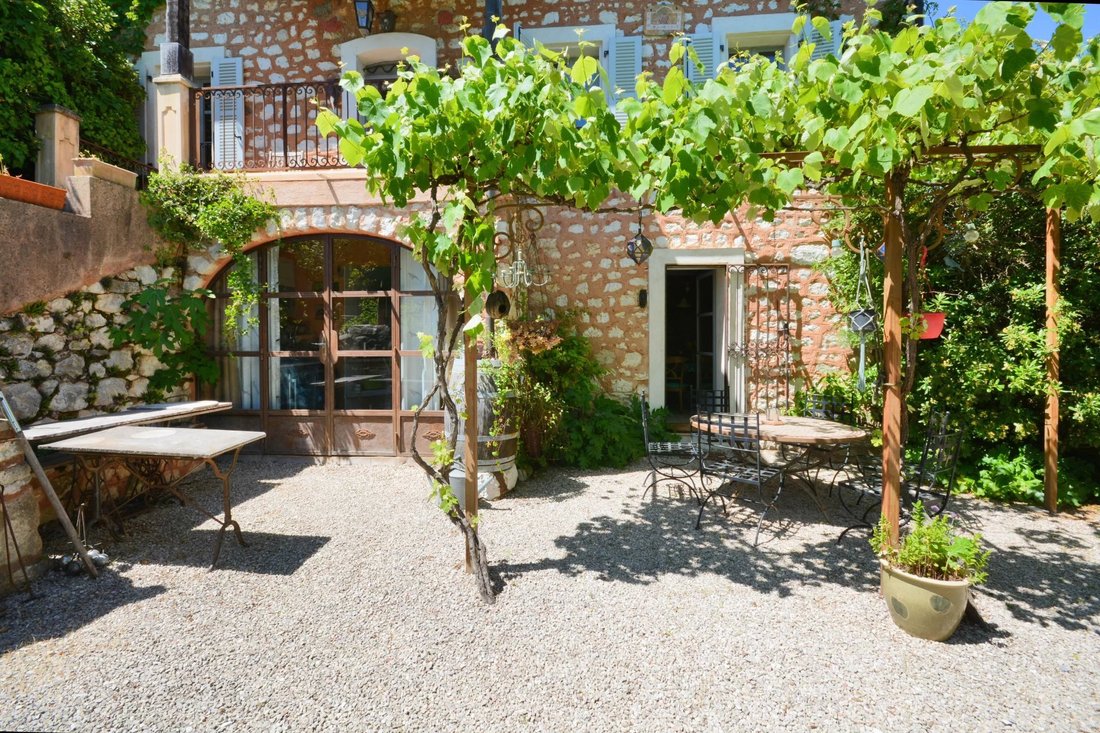 Villa in Nord, Roquefort-les-Pins, France 5 - 17947418