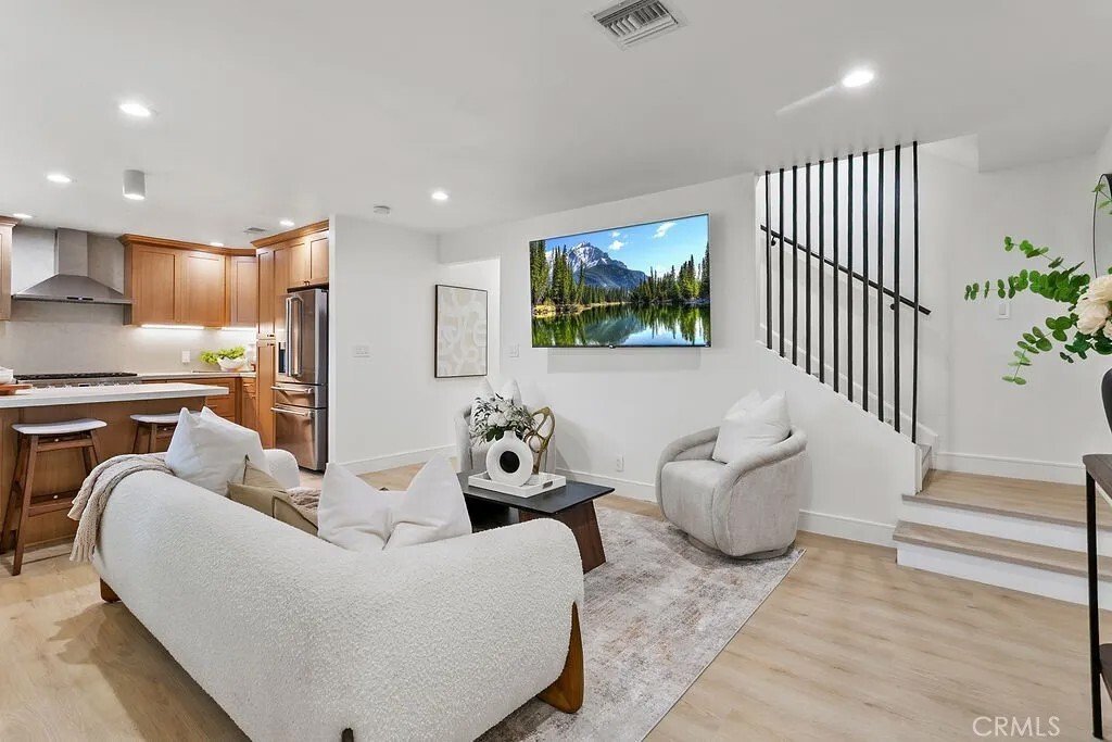 Westminster, California, United States 4 - 17953234