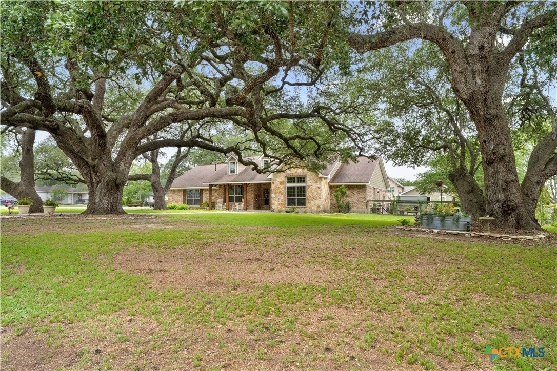 House in Flatonia, Texas, United States 1 - 17953672