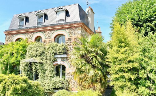 House in Saint-Cloud, Ile-de-France, France 1