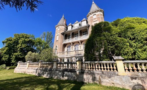 Chateau in La Fontaine du Bac, Clermont-Ferrand, France 1