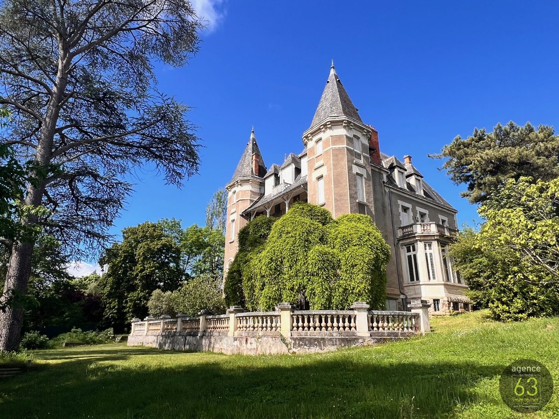 Chateau in La Fontaine du Bac, Clermont-Ferrand, France 3 - 17955358