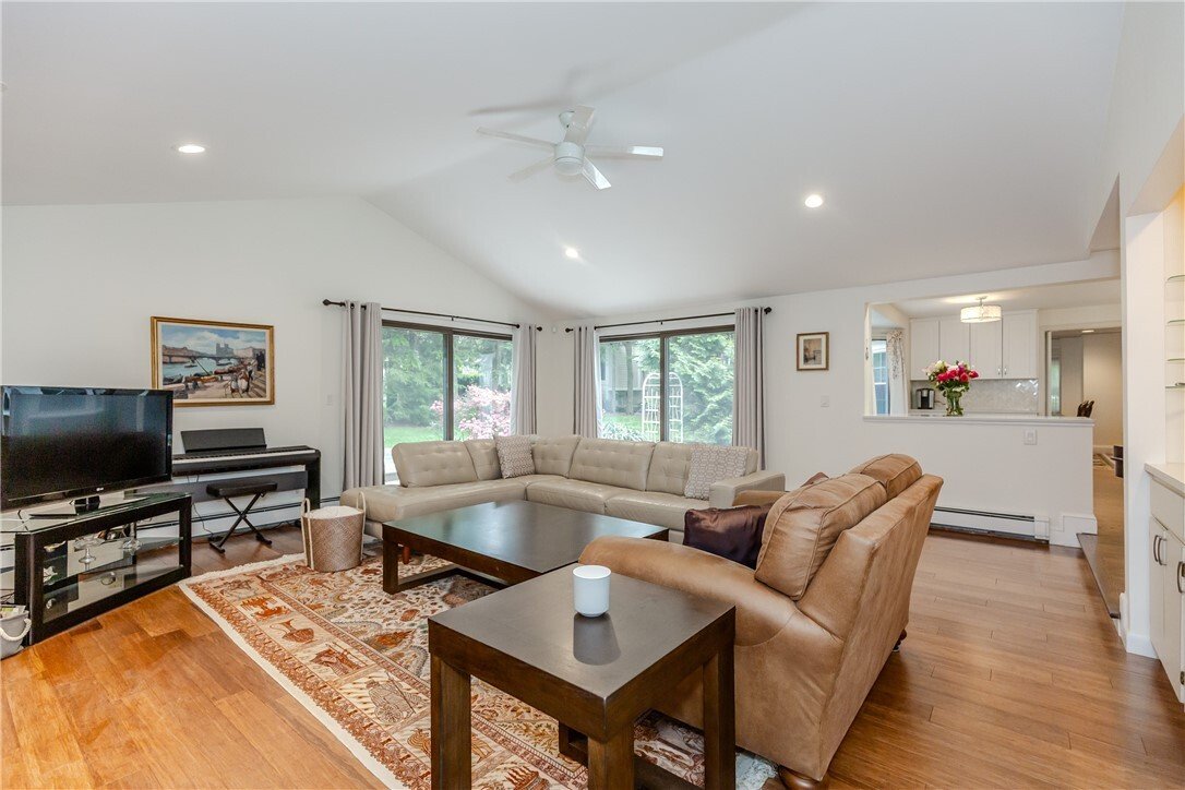 House in Cranston, Rhode Island, United States 4 - 17951499