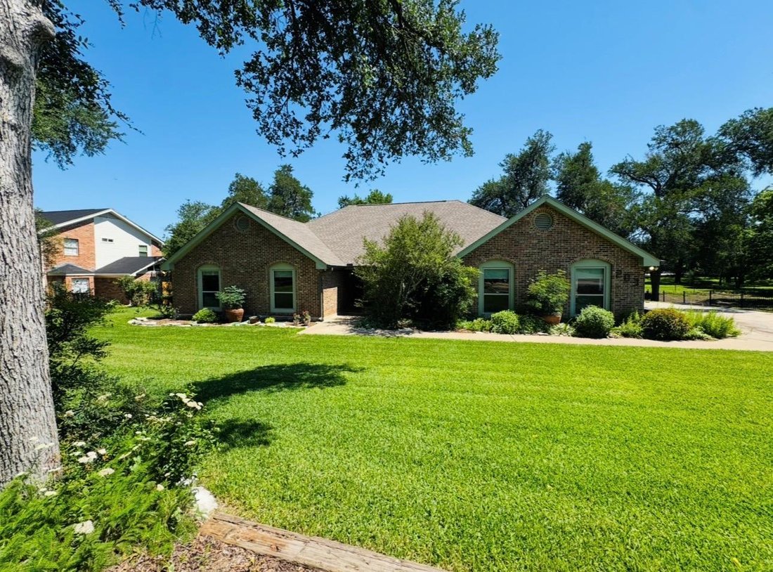 House in Elgin, Texas, United States 3 - 17951771