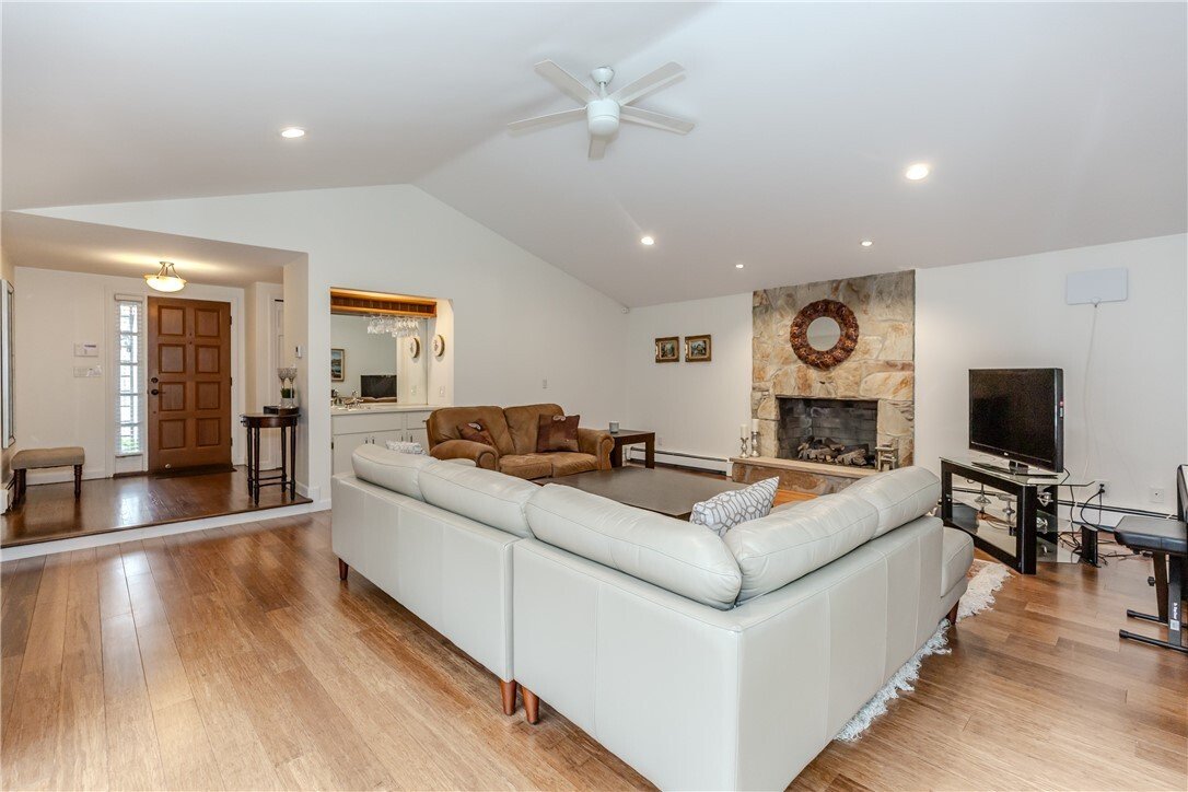 House in Cranston, Rhode Island, United States 3 - 17951499