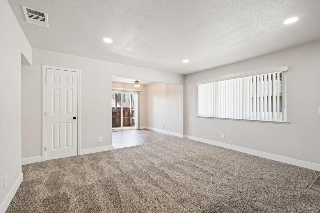 Fresno, California, United States 5 - 17951382