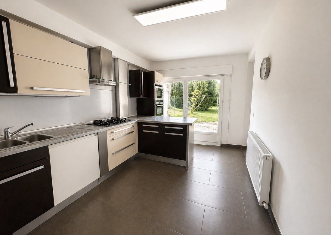House in Les Essarts-le-Roi, Ile-de-France, France 2 - 17954502