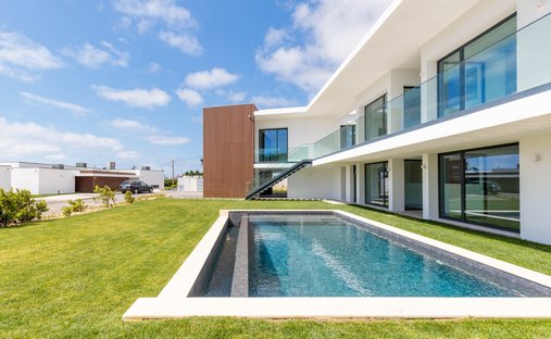 Villa in Colares, Lisbon, Portugal 1