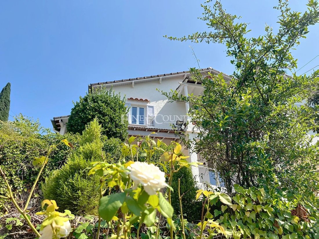 Villa in Grasse, Provence-Alpes-Côte d'Azur, France 4 - 17948612