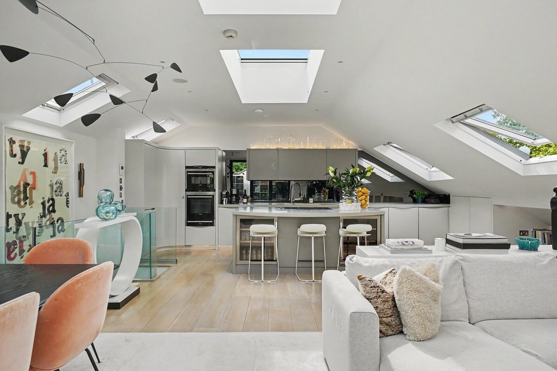 Apartment in Earls Court, Kensington And Chelsea, England 2 - 17954379