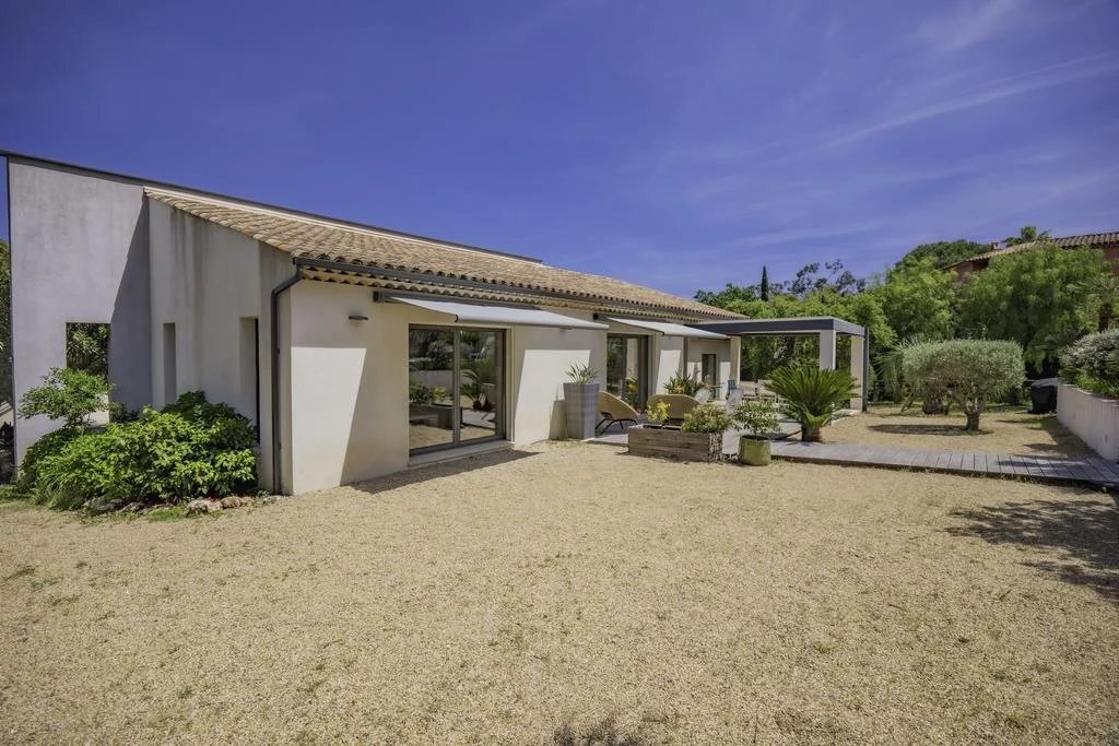 Villa in Grimaud, Provence-Alpes-Côte d'Azur, France 2 - 17948732