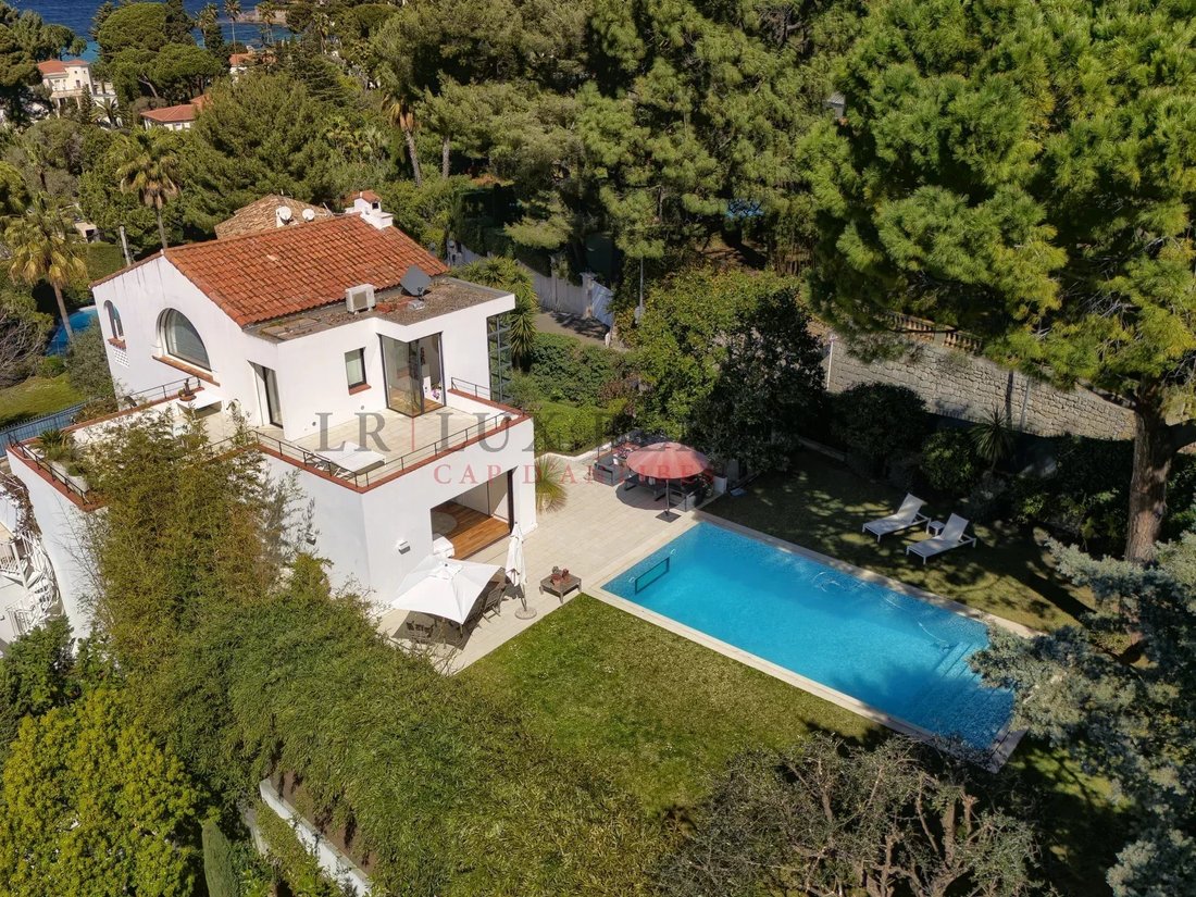 Villa in Antibes, Provence-Alpes-Côte d'Azur, France 2 - 17948767