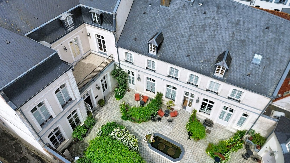 Chateau in Montreuil-sur-Mer, Hauts-de-France, France 1 - 17955405