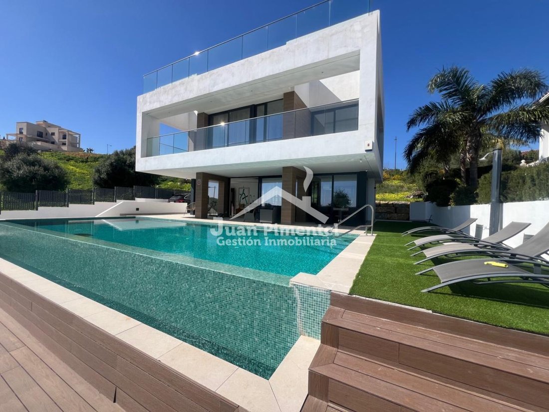 Chalet in Estepona, Andalusia, Spain 1 - 17947339