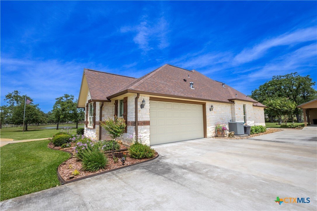 House in Hallettsville, Texas, United States 4 - 17953670