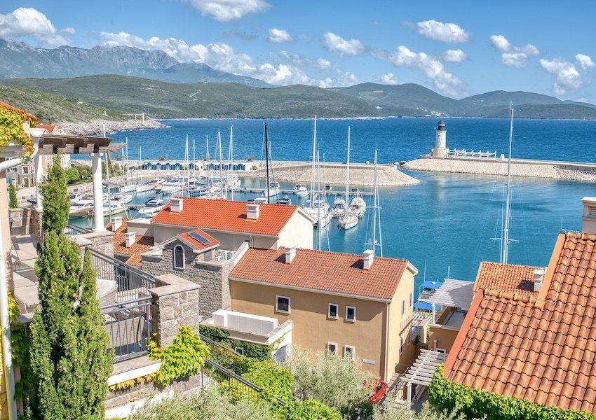 Apartment in Milovići, Tivat Municipality, Montenegro 2 - 17947768