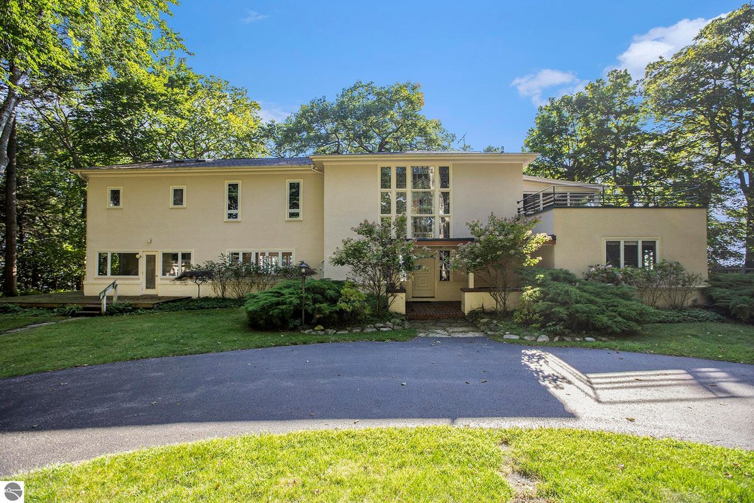 House in Frankfort, Michigan, United States 1 - 17953838