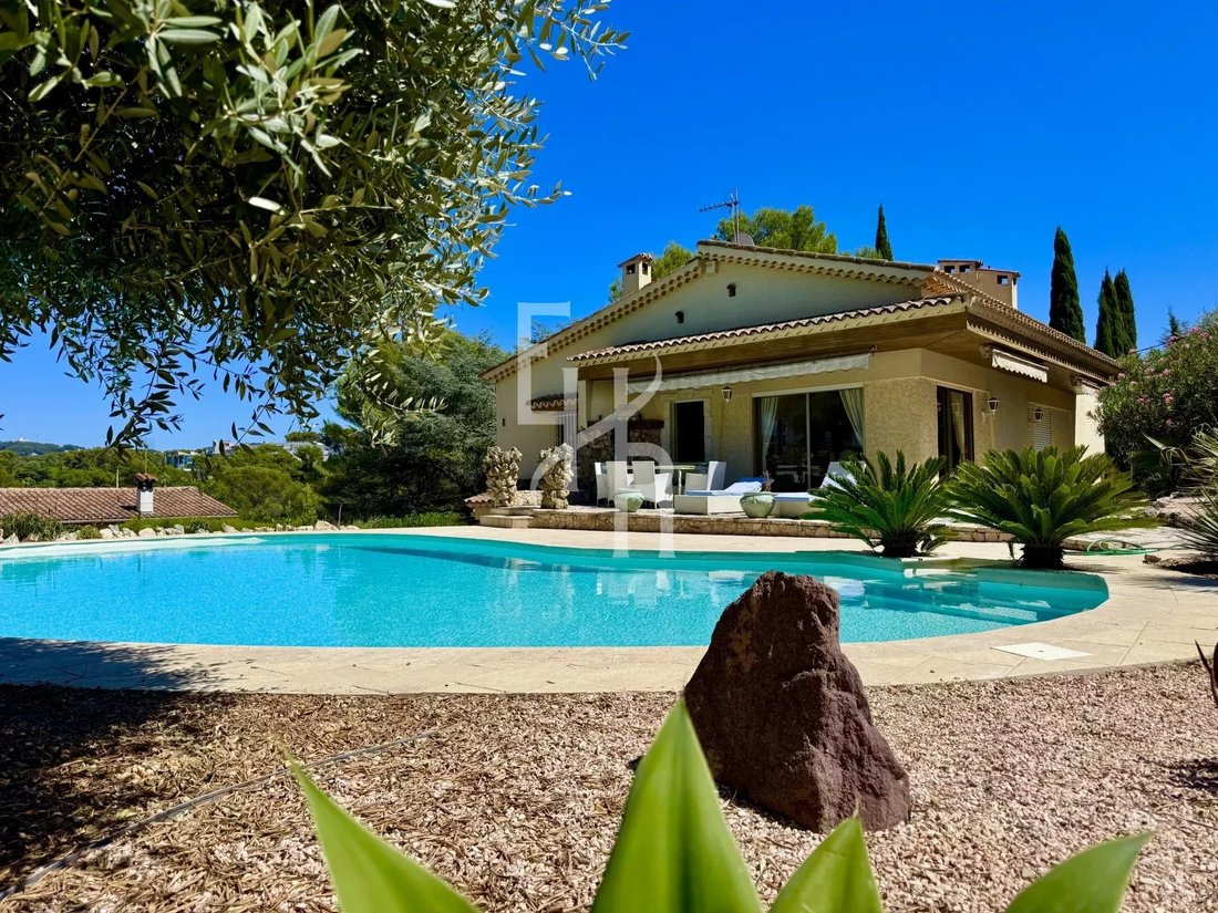 Villa in Mougins, Provence-Alpes-Côte d'Azur, France 1 - 17947128