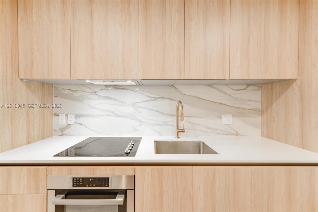 Condo in Miami, Florida, United States 4 - 17953272