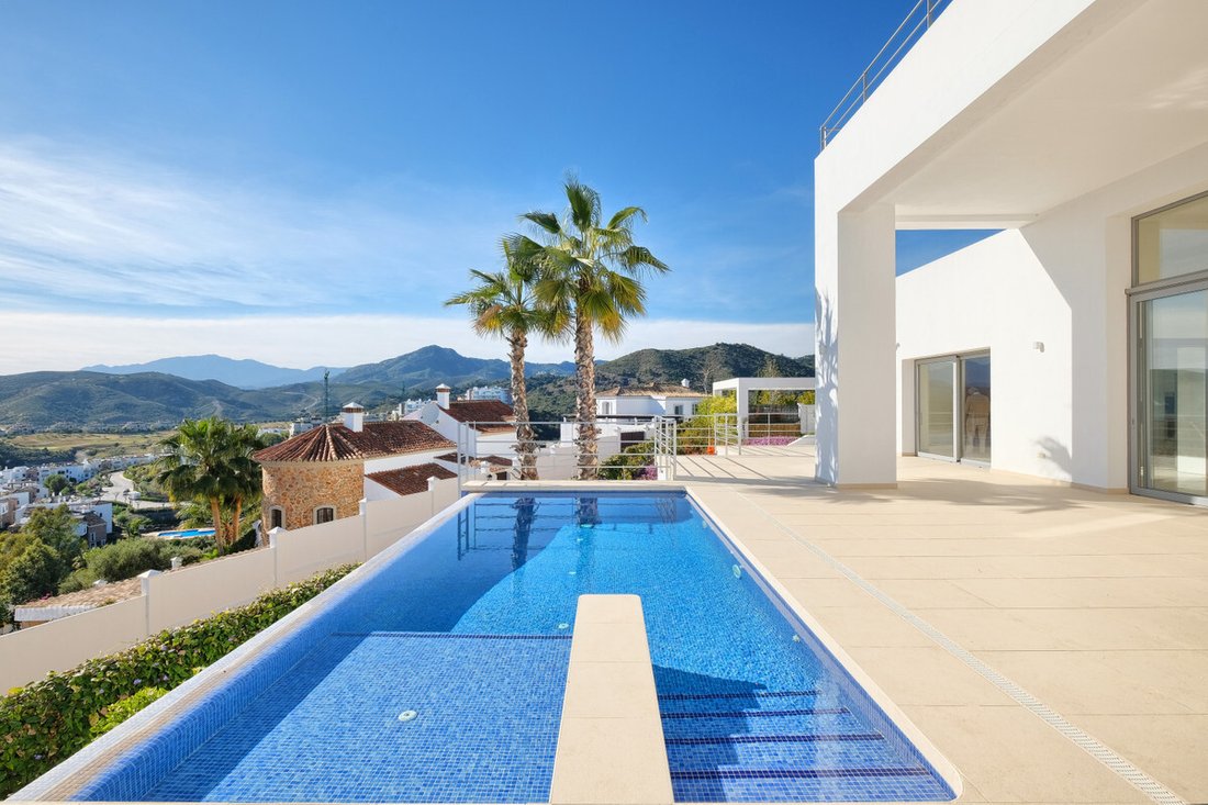 Villa in Benahavis, Andalusia, Spain 1 - 17947213