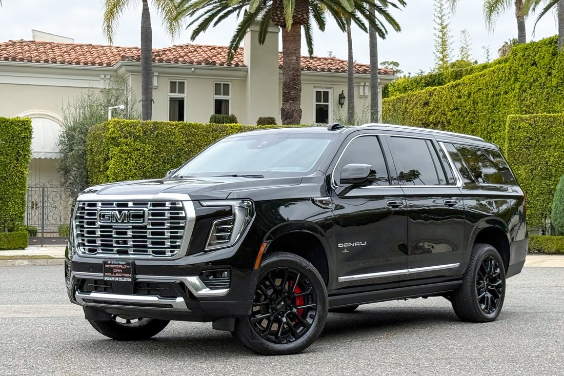 Suv in West Hollywood, CA, United States 1 - 17948784