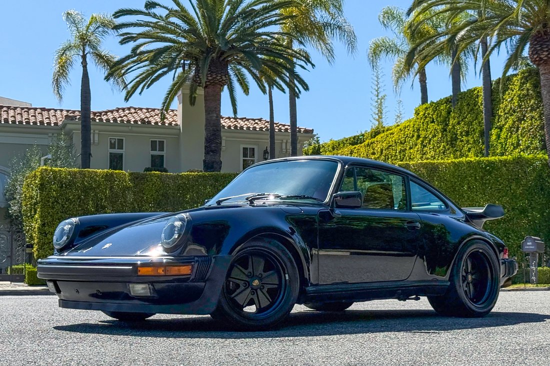 Coupe in West Hollywood, CA, United States 1 - 17948296
