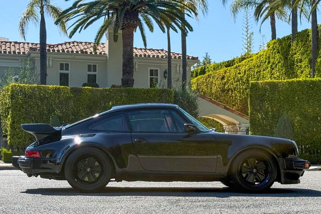 Coupe in West Hollywood, CA, United States 4 - 17948296