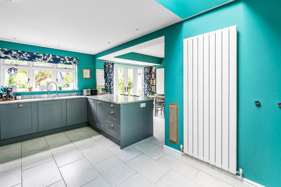 House in Hawks Hill, Fetcham, England 4 - 17947216