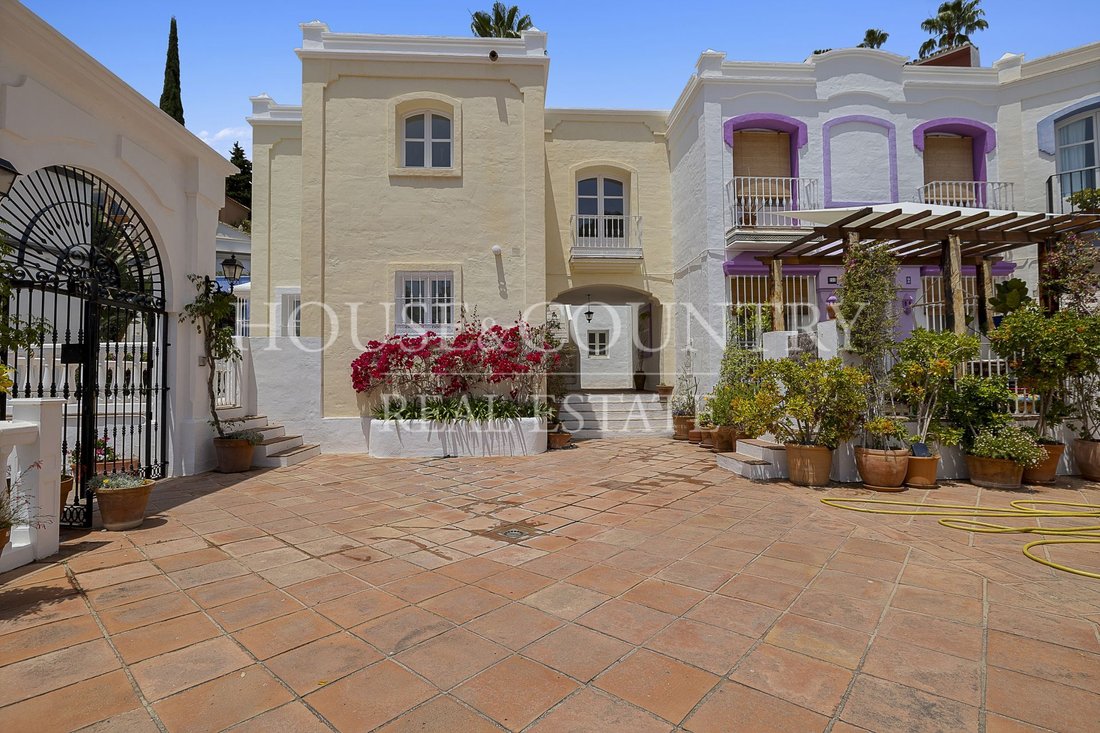 Townhouse in Benahavis, Andalusia, Spain 1 - 17947550