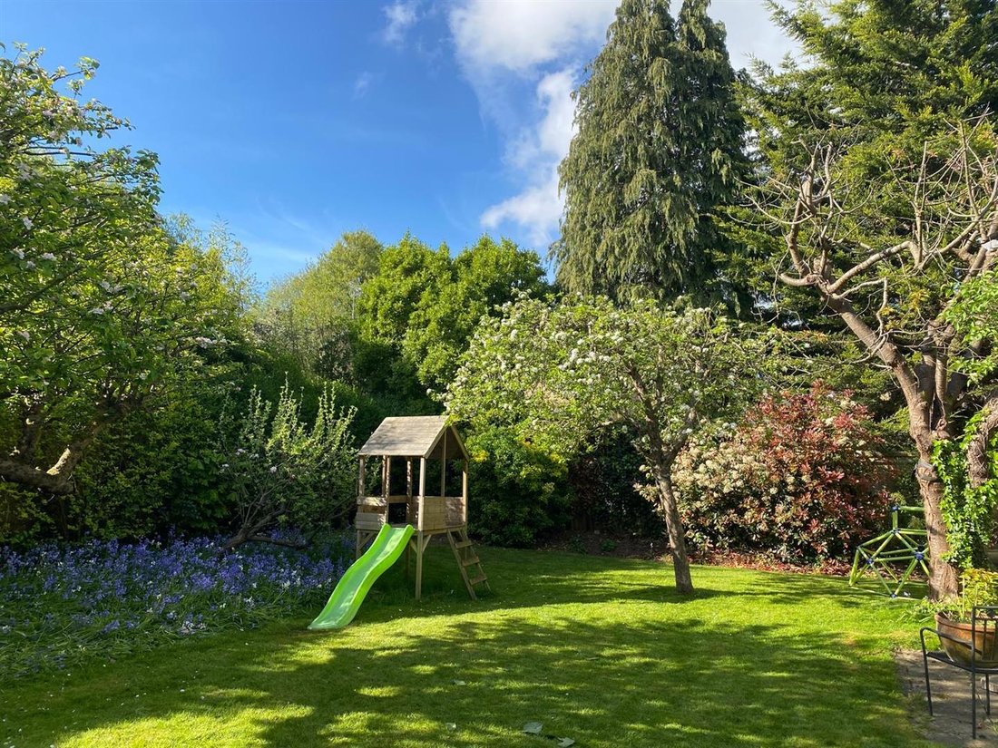 House in Hawks Hill, Fetcham, England 5 - 17947216