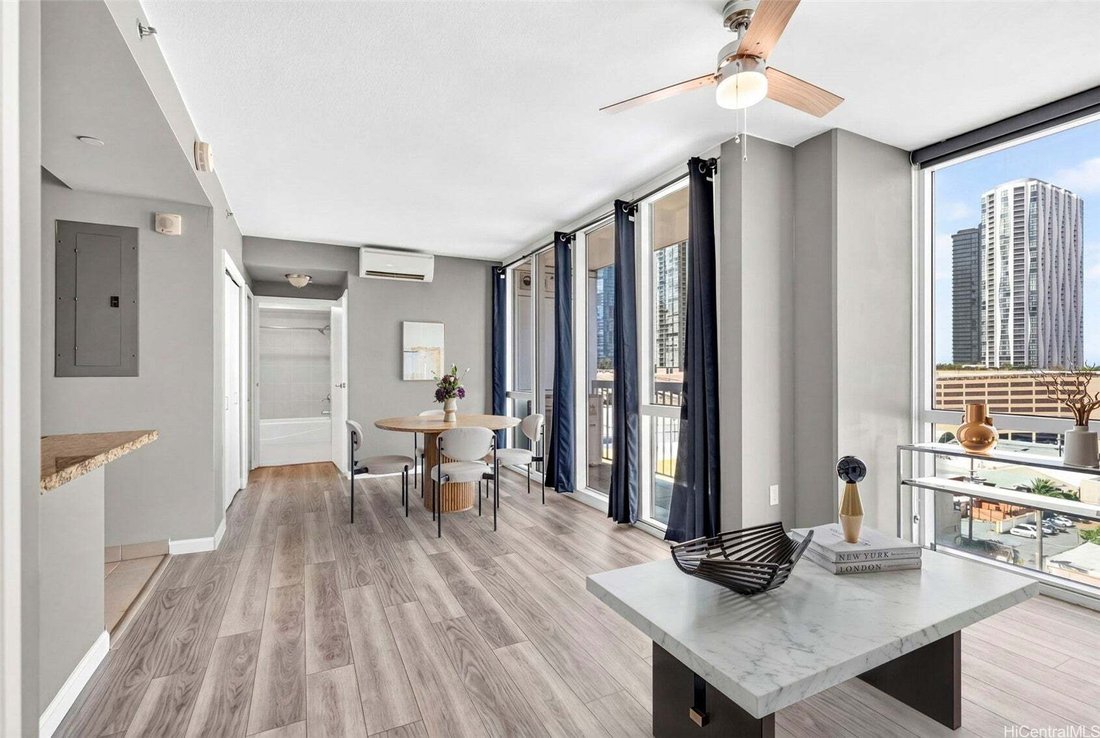 Condo in Honolulu, Hawaii, United States 2 - 17953824
