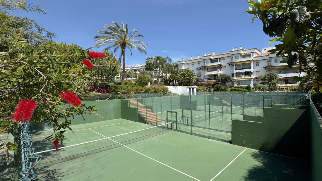 Apartment in Marbella, Andalusia, Spain 4 - 17947596
