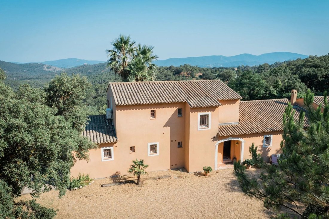 House in La Garde-Freinet, Provence-Alpes-Côte d'Azur, France 3 - 17953198