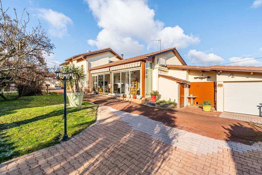 Villa in Nord, Jonage, France 2 - 17954569