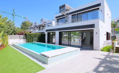 Villa in Nueva Andalucia, Marbella, Spain 1