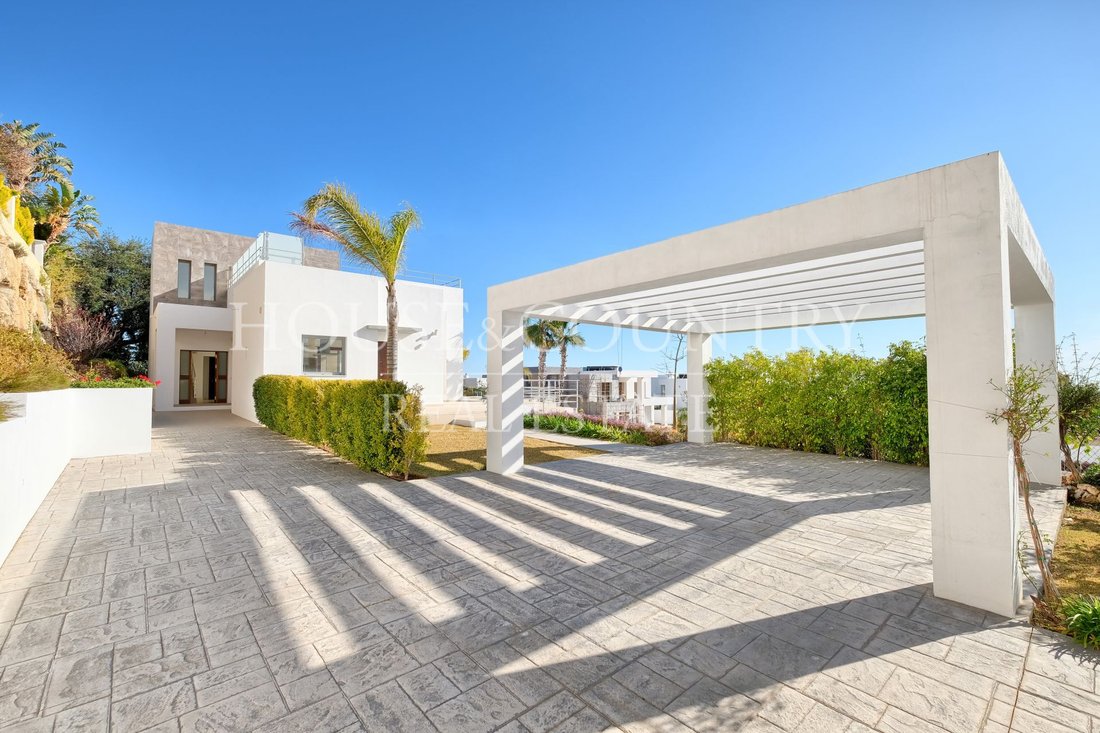 Villa in Benahavis, Andalusia, Spain 1 - 17947611
