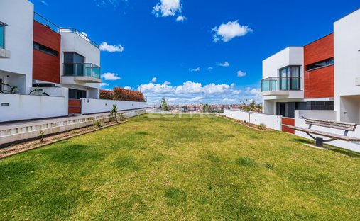 House in Oeiras e Sao Juliao da Barra, Paco de Arcos e Caxias, Lisbon, Portugal 1