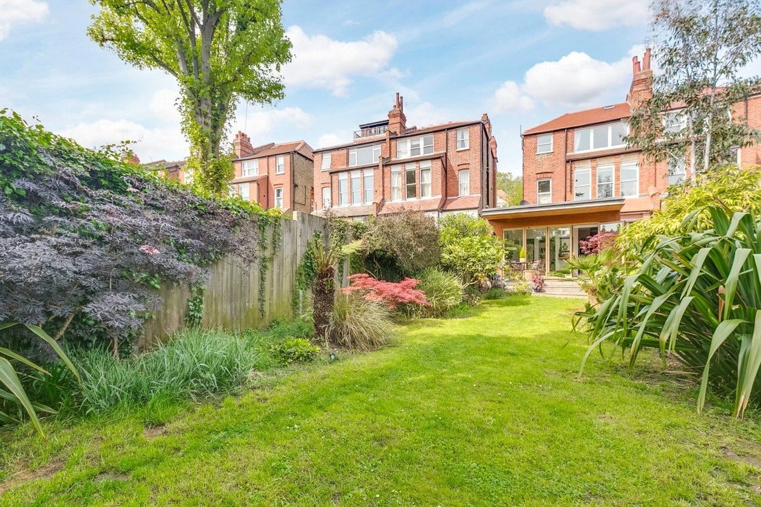 Apartment in Holly Village, Haringey, England 1 - 17947209