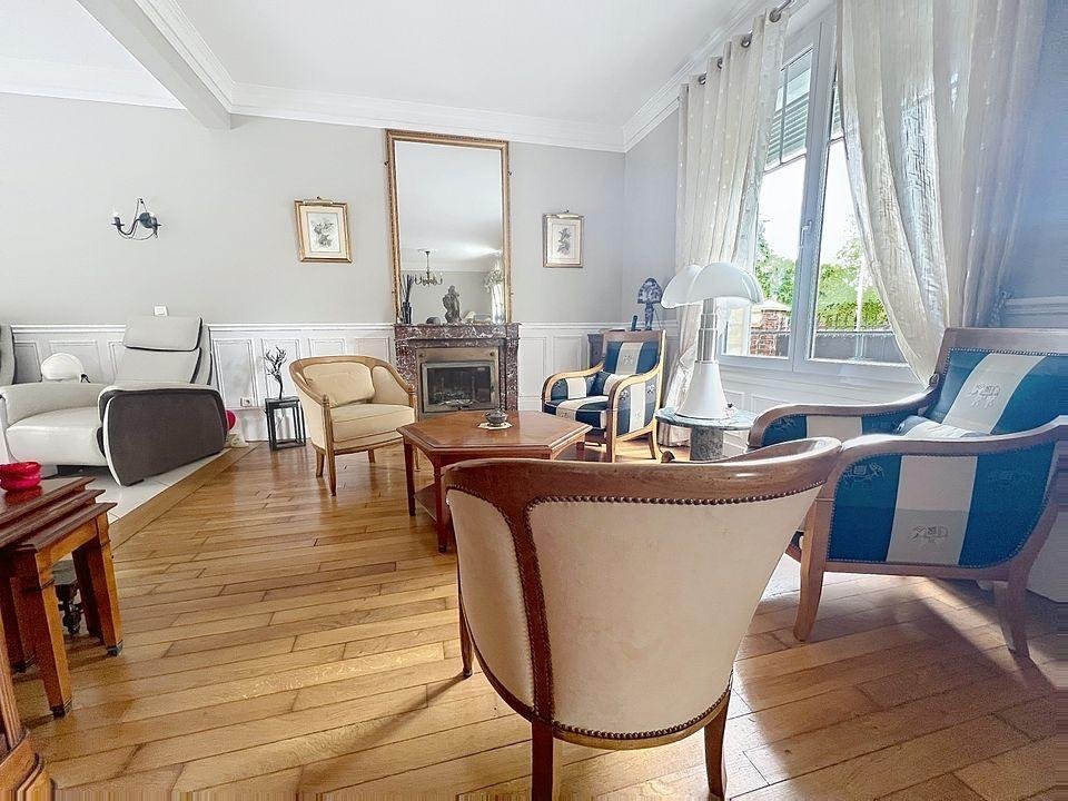House in Compiegne, Hauts-de-France, France 3 - 17948194