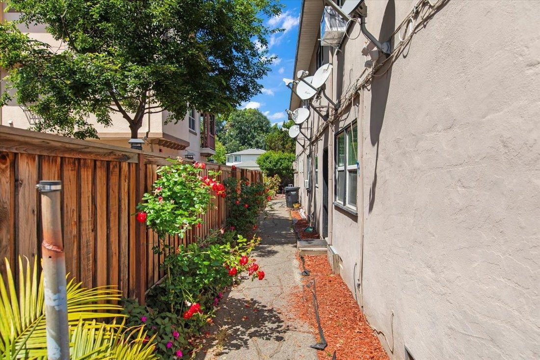 Sunnyvale, California, United States 5 - 17952863