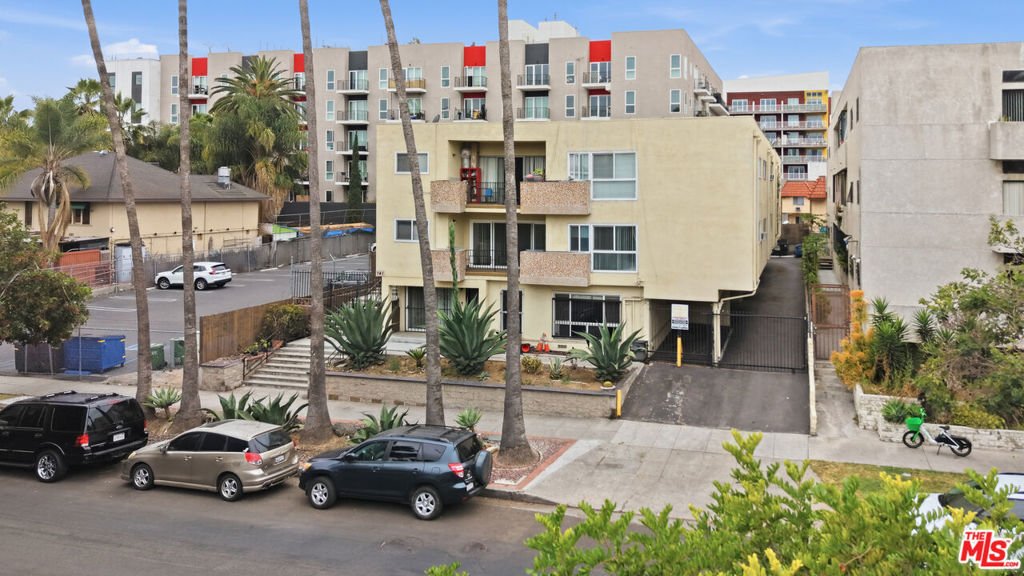 Los Angeles, California, United States 3 - 17953757
