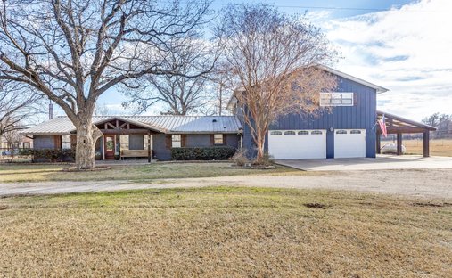 House in Chico, Texas, United States 1