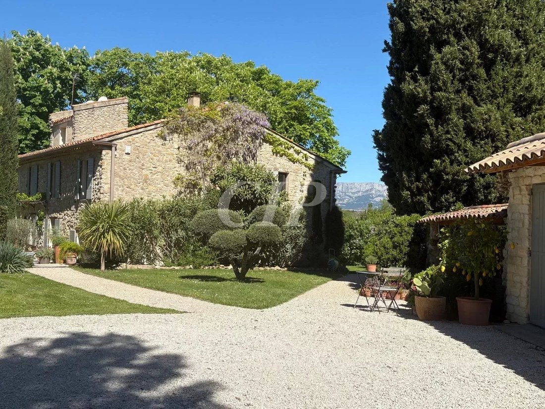 Country House in Trets, Provence-Alpes-Côte d'Azur, France 4 - 17948763