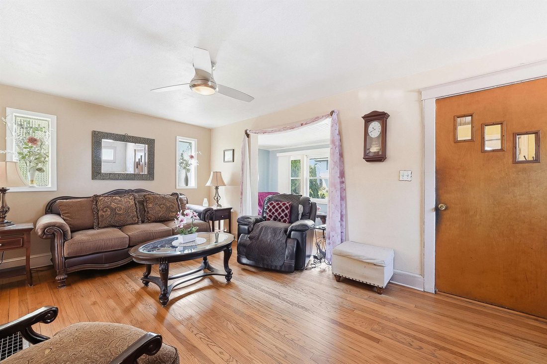 House in Bergenfield, New Jersey, United States 4 - 17947722