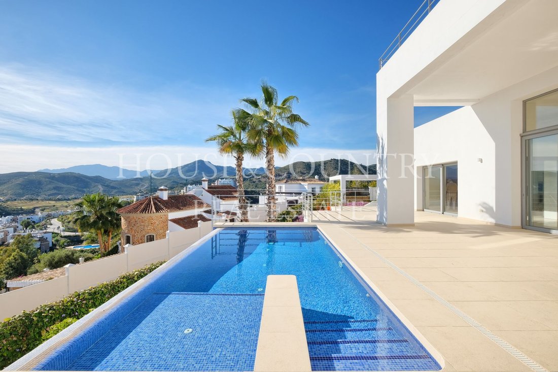 Villa in Benahavis, Andalusia, Spain 2 - 17947611