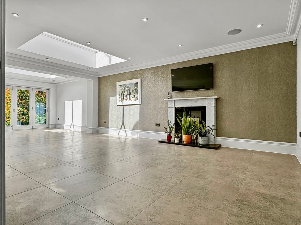 House in Horsell, Woking, England 3 - 17901362