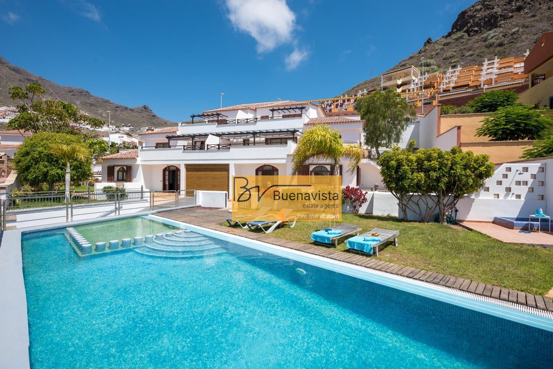 Villa in Costa Adeje, Adeje, Canary Islands 1 - 17955911